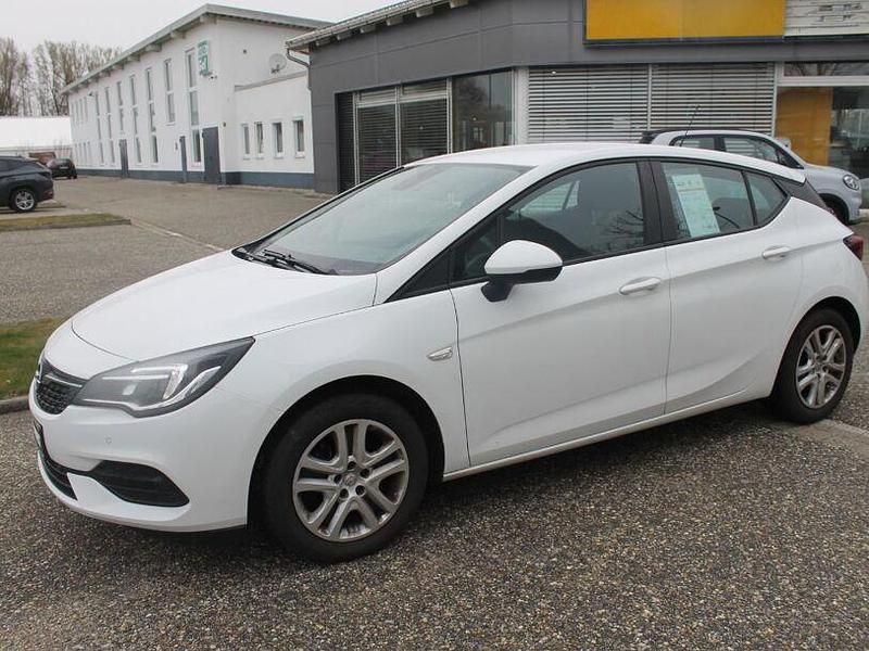 Gebraucht Opel Astra Edition 110 PS (80 kW) 2020 Schnee weiß Limousine