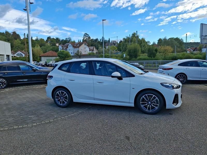 Gebraucht BMW 218 Active Tourer M Sport 136 PS (100 kW) 2024 Weiß Van / Kleinbus
