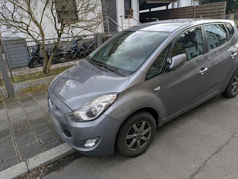 Gebraucht Hyundai ix20 90 PS (66 kW) 2014 Grau Kleinwagen