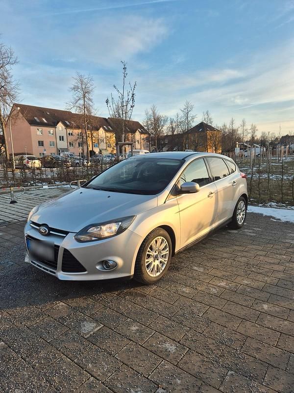 Gebraucht Ford Focus 116 PS (85 kW) 2014 Grau Limousine