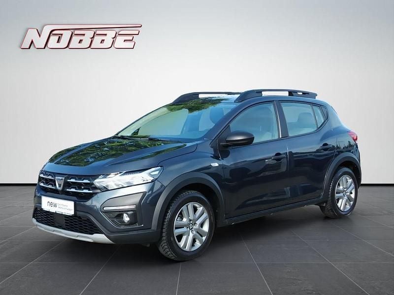Grau Gebraucht 2021 Dacia Sandero Essentiel Kleinwagen | 10.450 € (Superpreis) - Bild 1/4