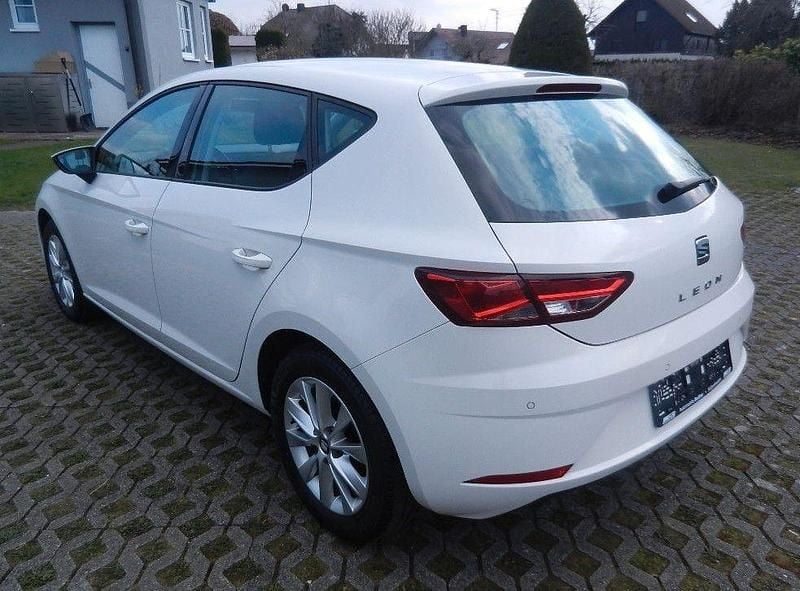 Gebraucht Seat Leon Style 131 PS (96 kW) 2019 Weiß Limousine