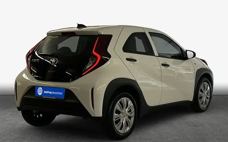 Gebraucht Toyota Aygo X Play 72 PS (52 kW) 2023 Schneeweiß SUV
