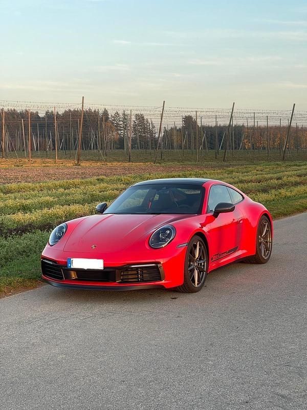 Rot Gebraucht 2023 Porsche 911 Carrera T Coupé | 129.990 € (Fairer Preis) - Bild 1/4