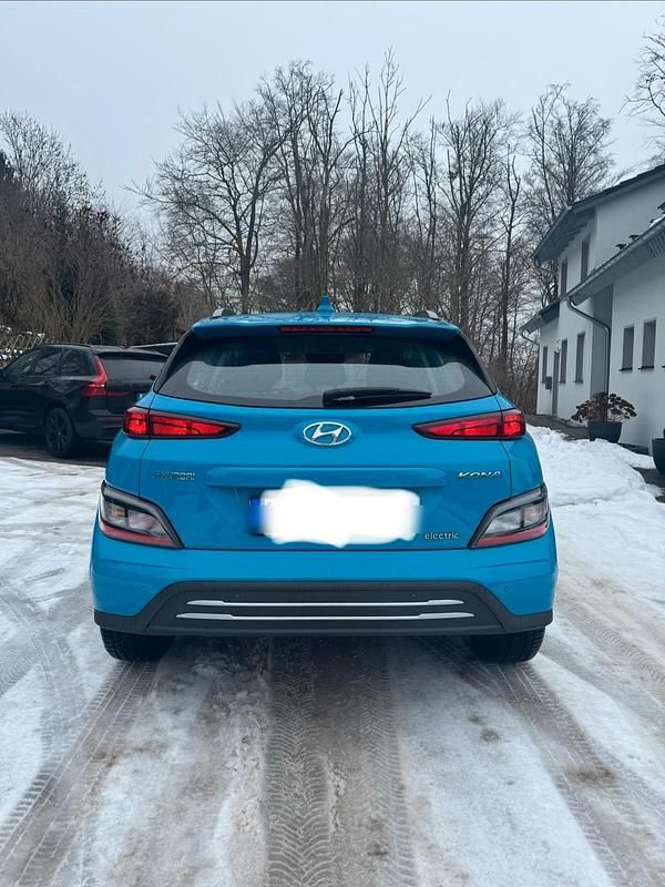 Gebraucht Hyundai Kona 100 kW (136 PS) 2021 Blau SUV