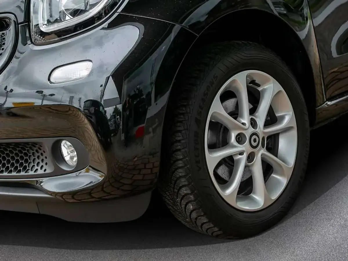 Gebraucht Smart ForFour 71 PS (52 kW) 2019 Schwarz Kleinwagen
