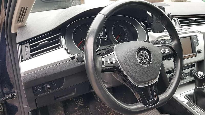 Gebraucht VW Passat Comfortline 150 PS (110 kW) 2017 Blau Limousine