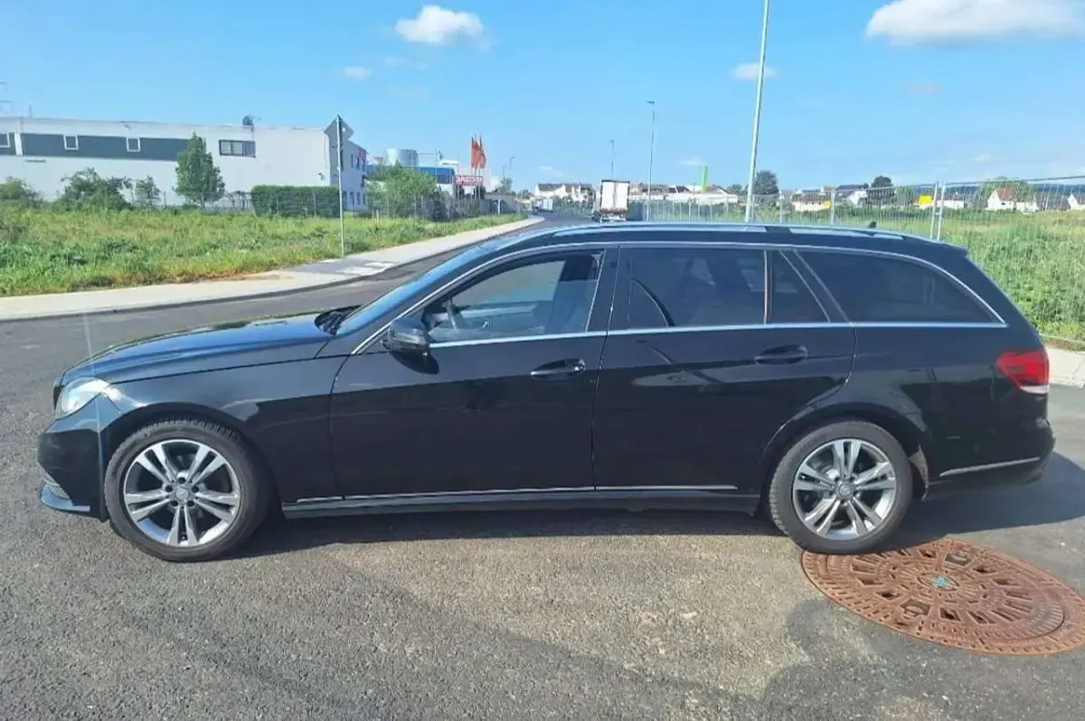 Gebraucht Mercedes E200 Avantgarde 136 PS (100 kW) 2014 Schwarz Kombi