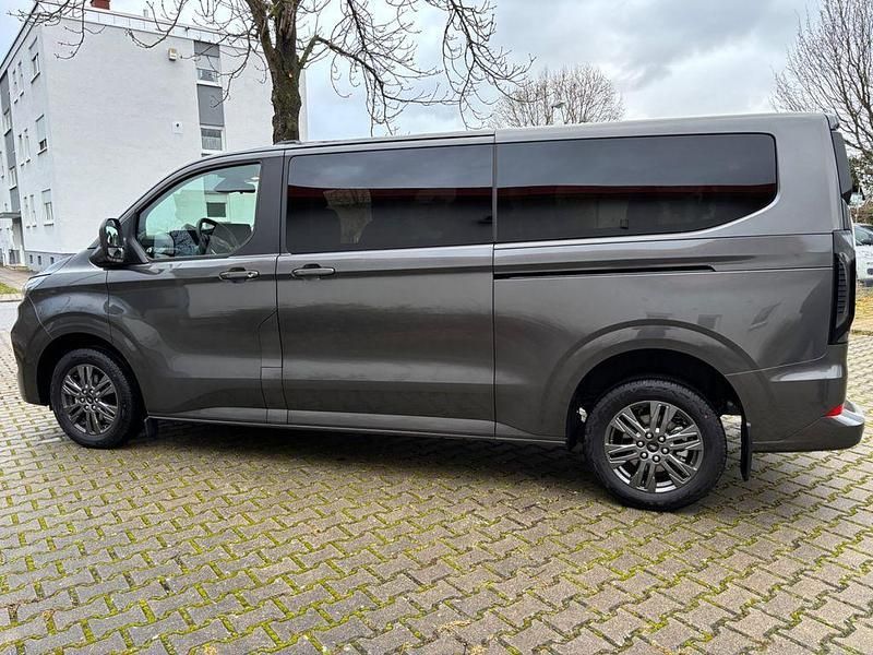 Grau Gebraucht 2024 Ford Tourneo Custom Van / Kleinbus | 49.999 € - Bild 1/4