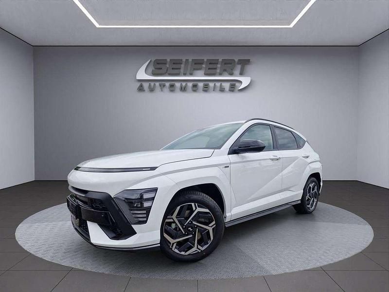 Atlas white Neu 2025 Hyundai Kona N Line SUV | 32.990 € (Etwas zu teuer) - Bild 1/4