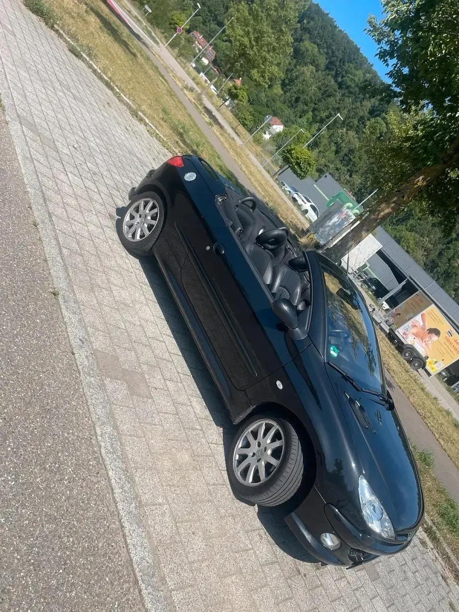Gebraucht Peugeot 206 CC 109 PS (80 kW) 2004 Schwarz Cabrio