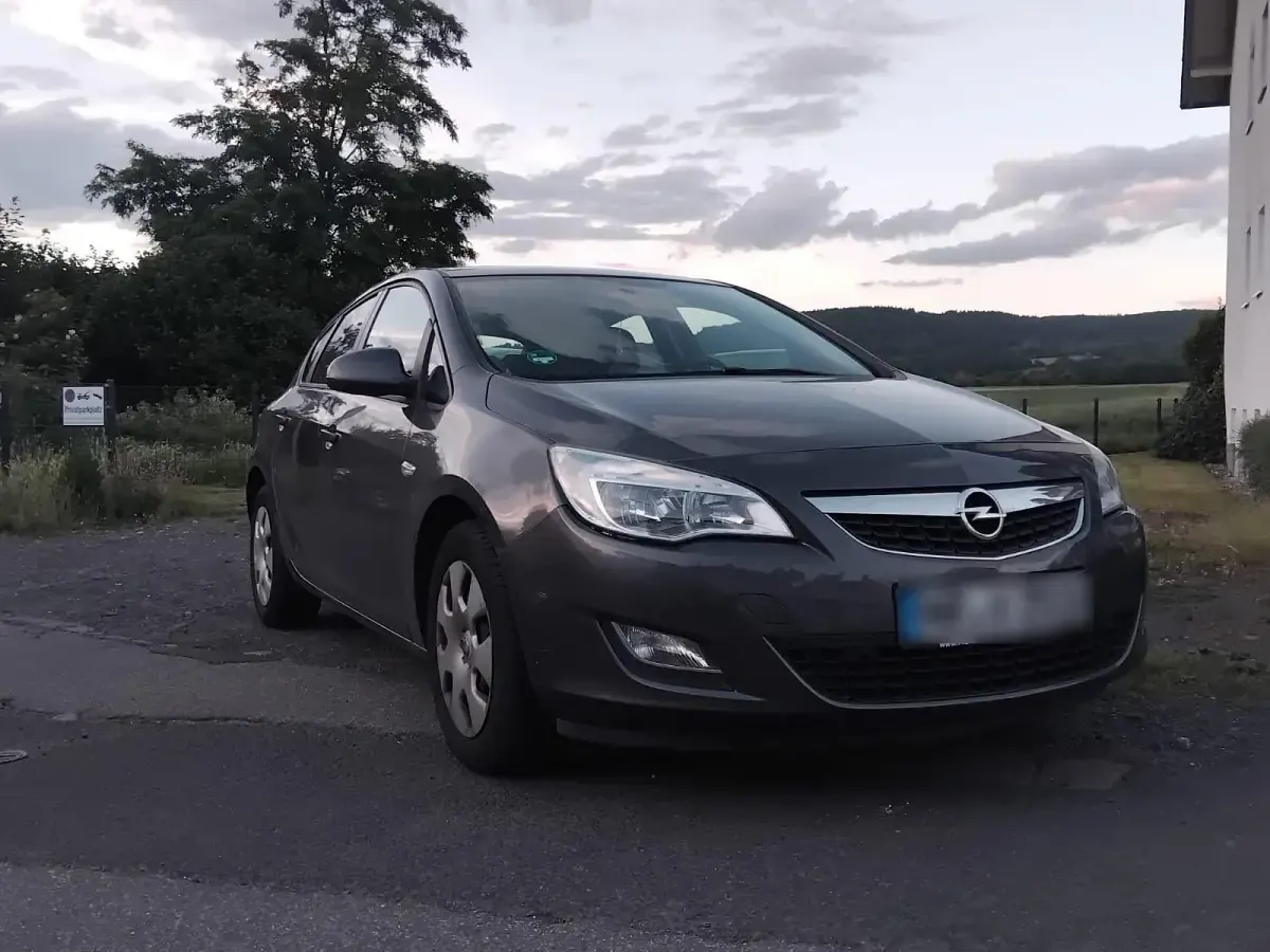 Gebraucht Opel Astra Selection 116 PS (85 kW) 2010 Grau Kombi