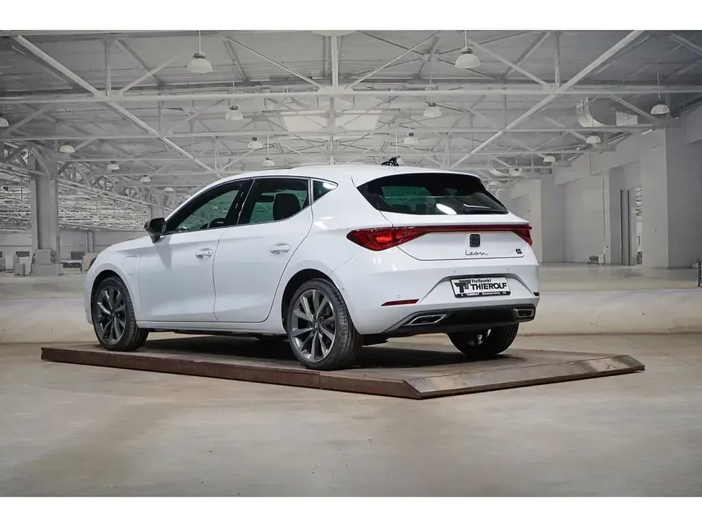 Gebraucht Seat Leon FR 204 PS (150 kW) 2021 Nevada weiß metallic Limousine