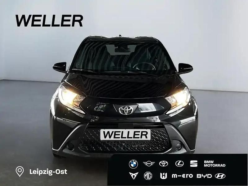 Gebraucht Toyota Aygo 72 PS (52 kW) 2024 Mysticschwarz mica metallic Kleinwagen