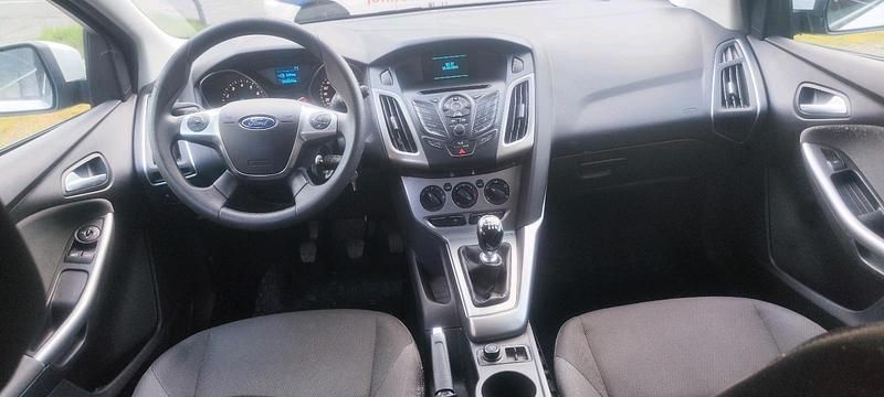 Gebraucht Ford Focus 125 PS (91 kW) 2014 Weiß Limousine