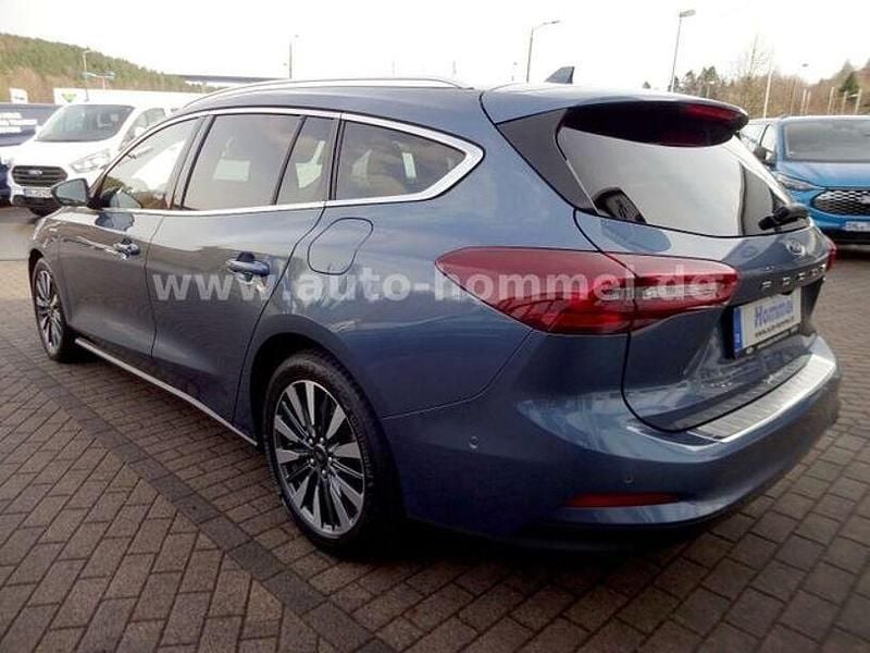 Używany Ford Focus Titanium 155 KM (114 kW) 2022 Niebieski Sedan/Limuzyna
