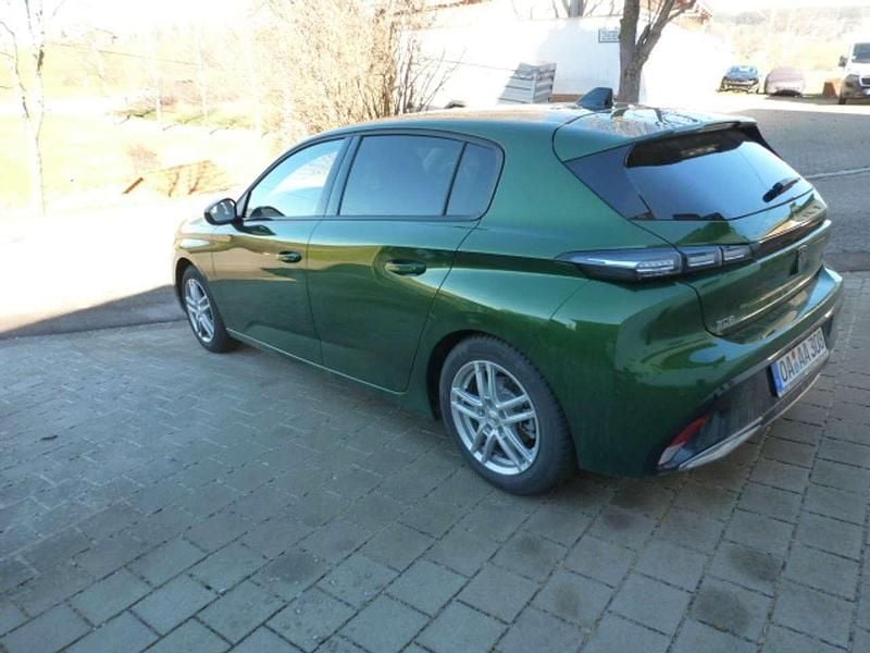 Gebraucht Peugeot 308 Allure 131 PS (96 kW) 2022 Lackierung olivgrÜn Limousine