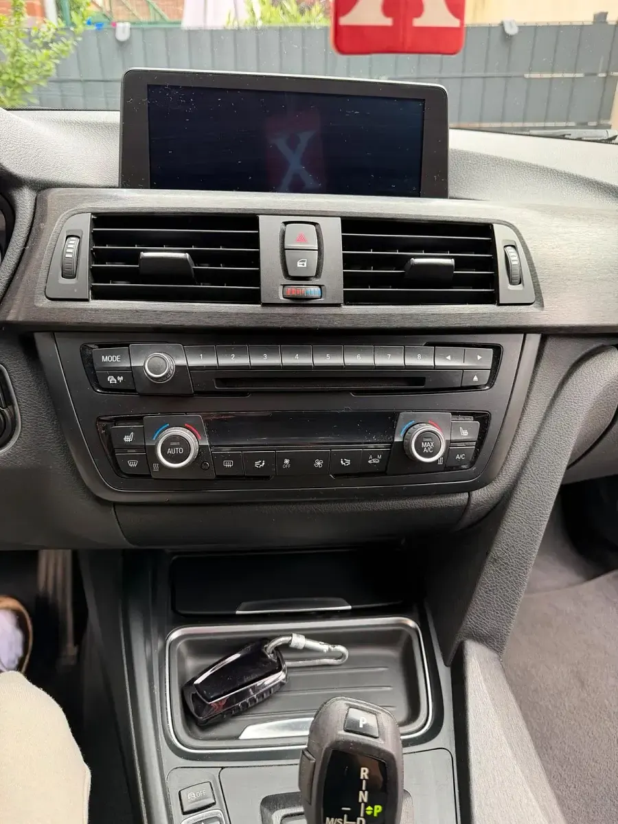 Gebraucht BMW 318 143 PS (105 kW) 2014 Grau Kombi