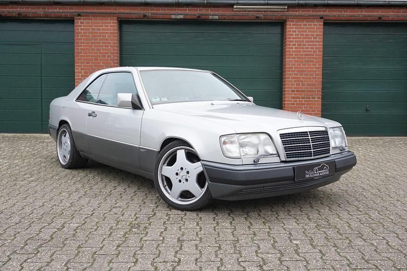 Second-hand Mercedes E300 220 CP (161 kW) 1990 Argintiu Coupe