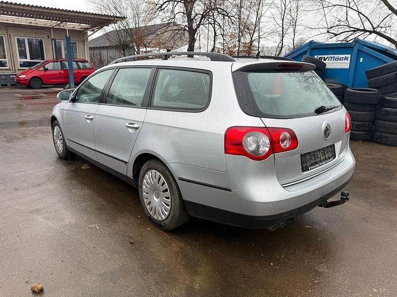 Gebraucht VW Passat Trendline 140 PS (102 kW) 2011 Silber Kombi
