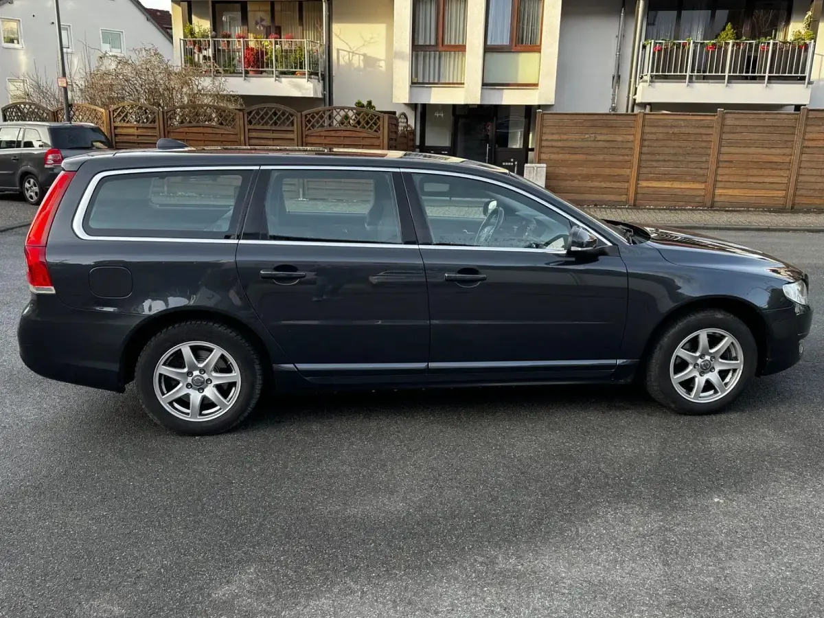 Gebraucht Volvo V70 150 PS (110 kW) 2015 Blau Kombi