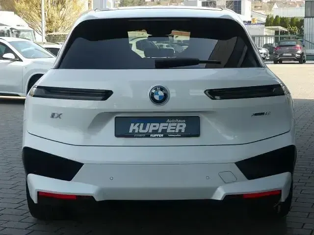 Gebraucht BMW iX Sport Line 384 kW (523 PS) 2023 Mineralweiss SUV