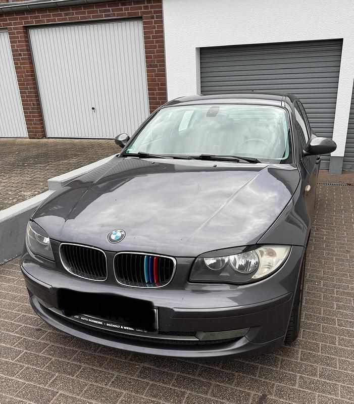Grau Gebraucht 2007 BMW 118 Kleinwagen | 800 € (Superpreis) - Bild 1/4