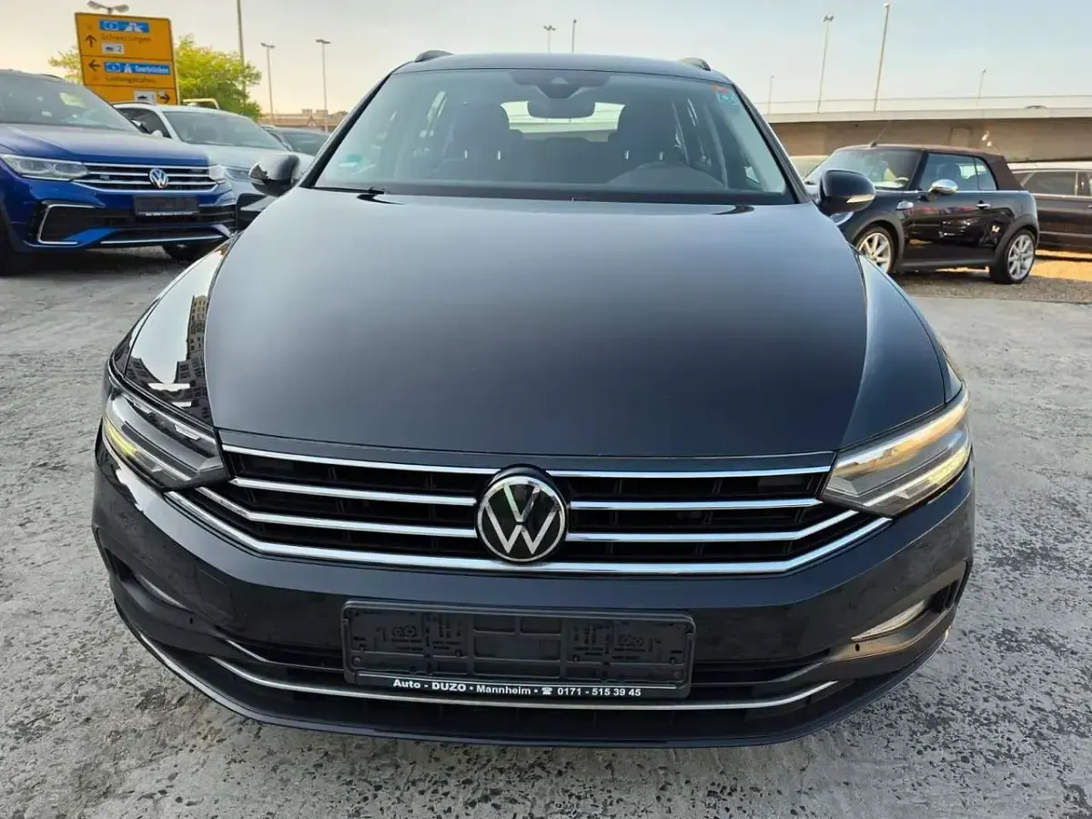 Gebraucht VW Passat Business 150 PS (110 kW) 2023 Schwarz Kombi
