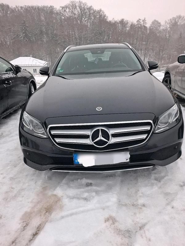 Schwarz Gebraucht 2017 Mercedes E350 Kombi | 18.200 € (Guter Preis) - Bild 1/4