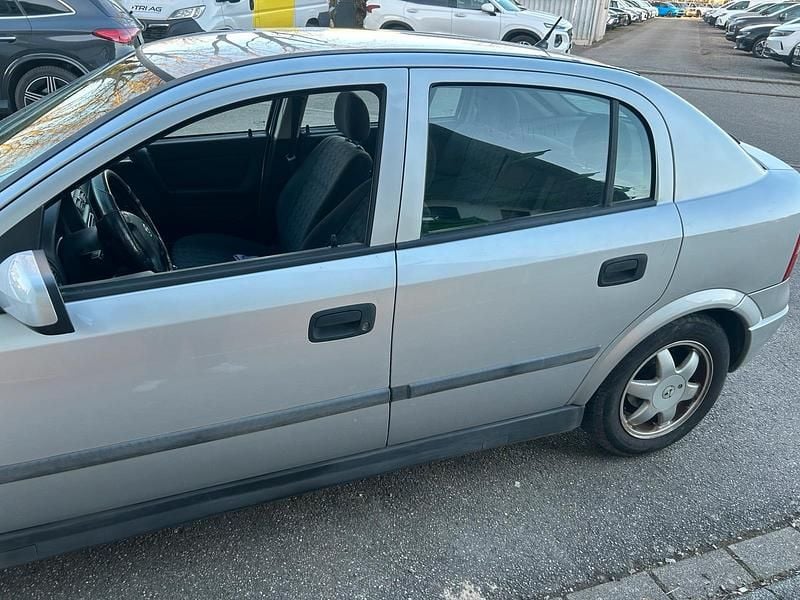 Gebraucht Opel Astra 101 PS (74 kW) 2002 Silber Limousine