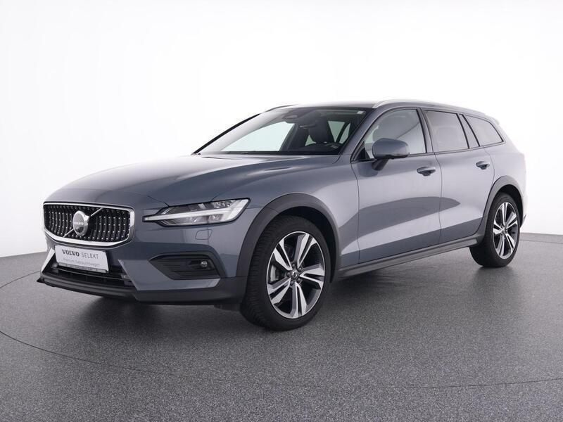Gebraucht Volvo V60 CC Plus 197 PS (144 kW) 2023 Andere farbe Kombi