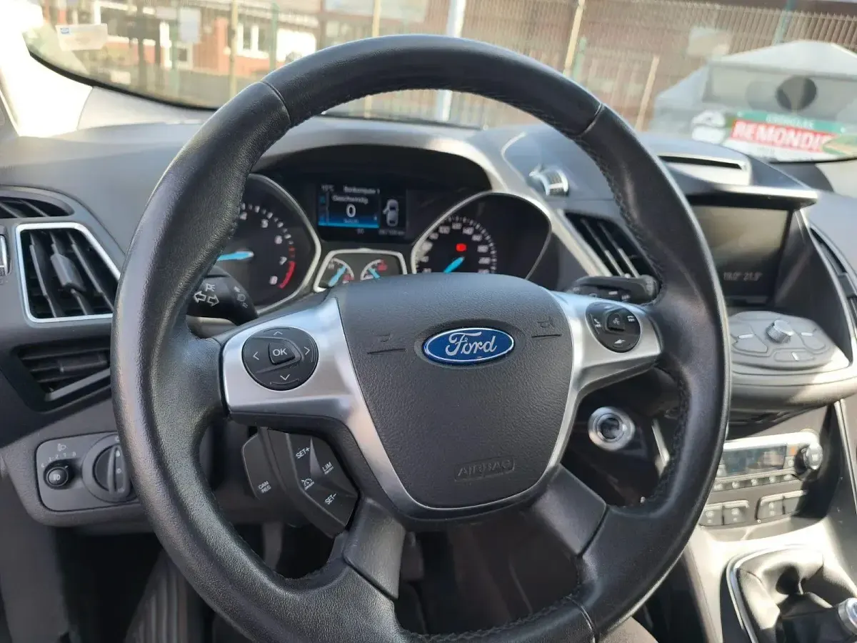 Gebraucht Ford Kuga Titanium 150 PS (110 kW) 2016 Grau SUV