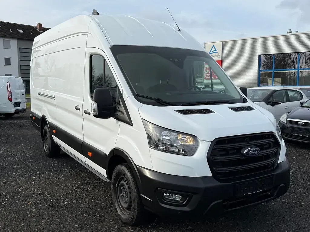 Gebraucht Ford Transit Trend 131 PS (96 kW) 2023 Weiß Van / Kleinbus