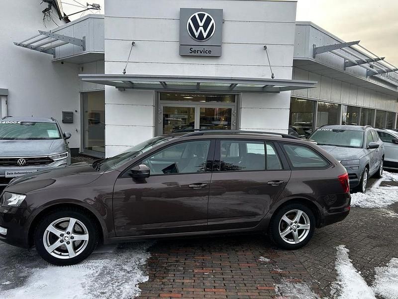 Gebraucht Skoda Octavia Elegance 179 PS (131 kW) 2015 Braun Kleinwagen