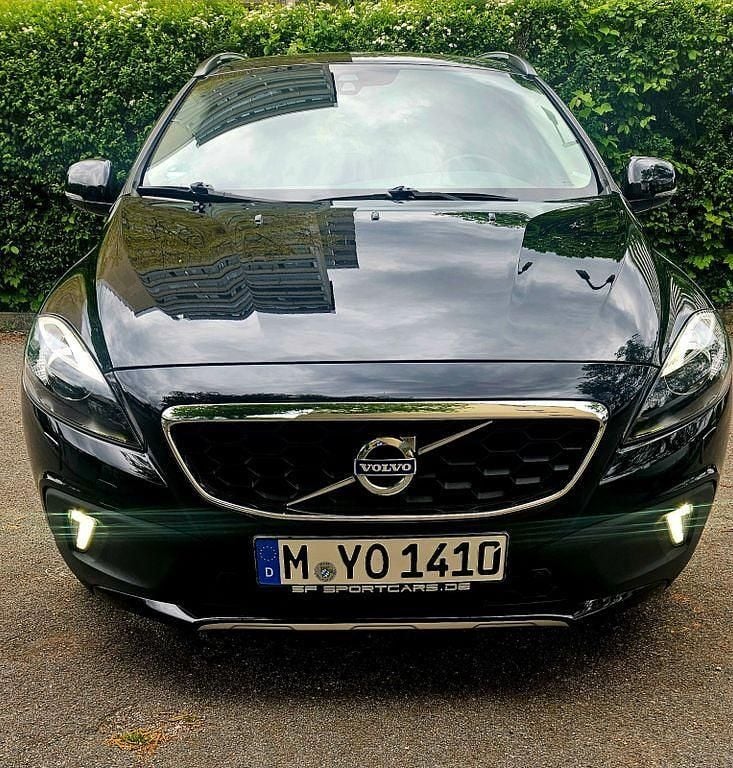 Schwarz Gebraucht 2016 Volvo V40 CC Kombi | 11.700 € (Fairer Preis) - Bild 1/4
