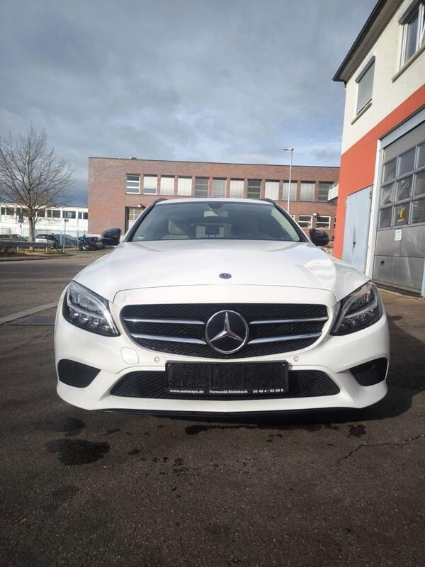 Weiß Gebraucht 2019 Mercedes C220 Avantgarde Kombi | 26.750 € (Fairer Preis) - Bild 1/4