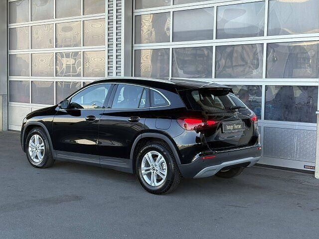 Gebraucht Mercedes GLA200 Advanced 163 PS (119 kW) 2024 Unilack nachtschwarz SUV