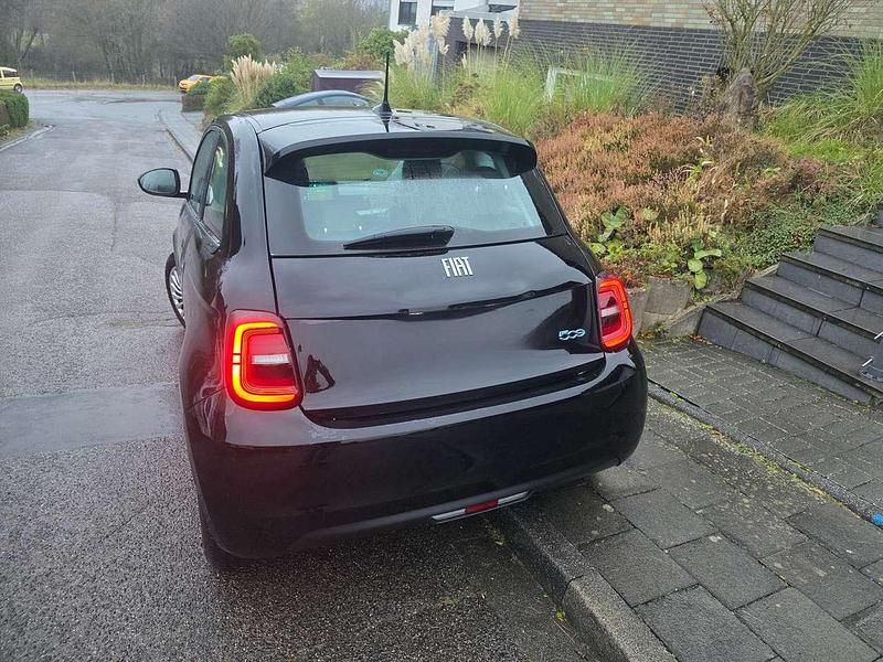 Gebraucht Fiat 500e Action 69 kW (95 PS) 2021 Schwarz Limousine