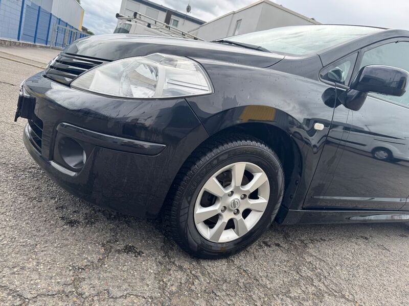 Schwarz Gebraucht 2011 Nissan Tiida Acenta Limousine | 3.200 € (Superpreis) - Bild 1/4