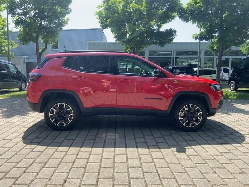 Gebraucht Jeep Compass Trailhawk 179 PS (131 kW) 2023 Colorado red (rot) SUV
