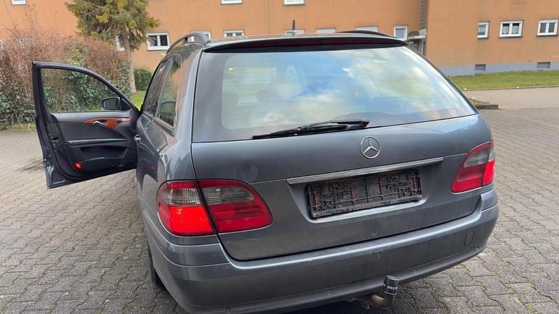 Gebraucht Mercedes E220 170 PS (125 kW) 2006 Grau Kombi