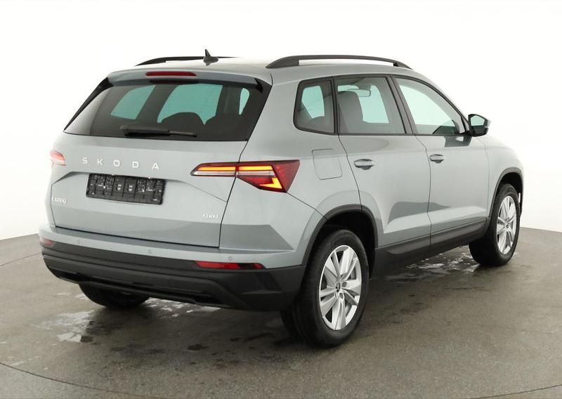 Neu Skoda Karoq Selection 150 PS (110 kW) 2026 Smokey diamond silver metallic SUV