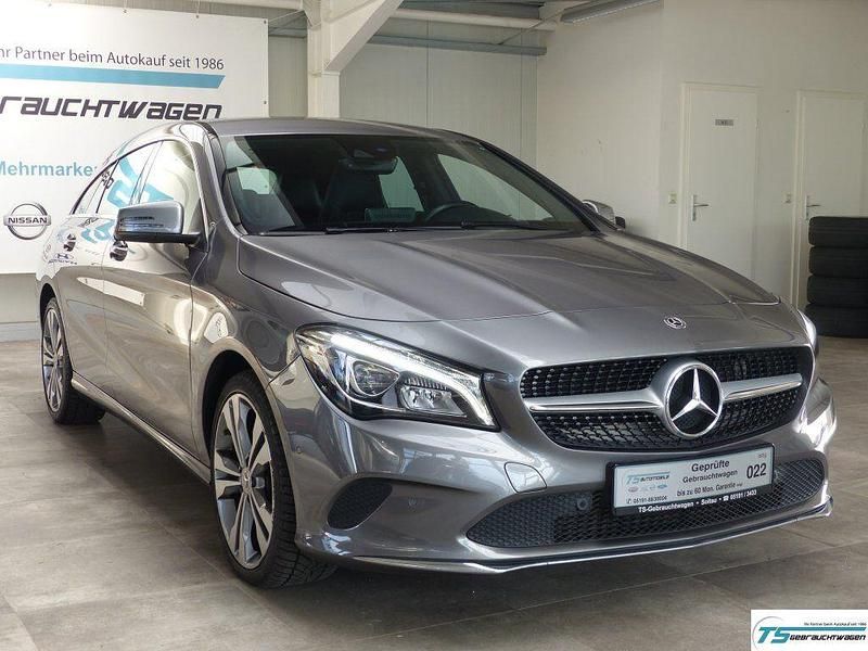 Grau Gebraucht 2018 Mercedes CLA180 Shooting Brake Urban Kombi | 18.290 € (Fairer Preis) - Bild 1/4