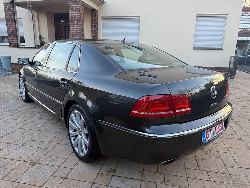 Gebraucht VW Phaeton 334 PS (245 kW) 2011 Grau Limousine