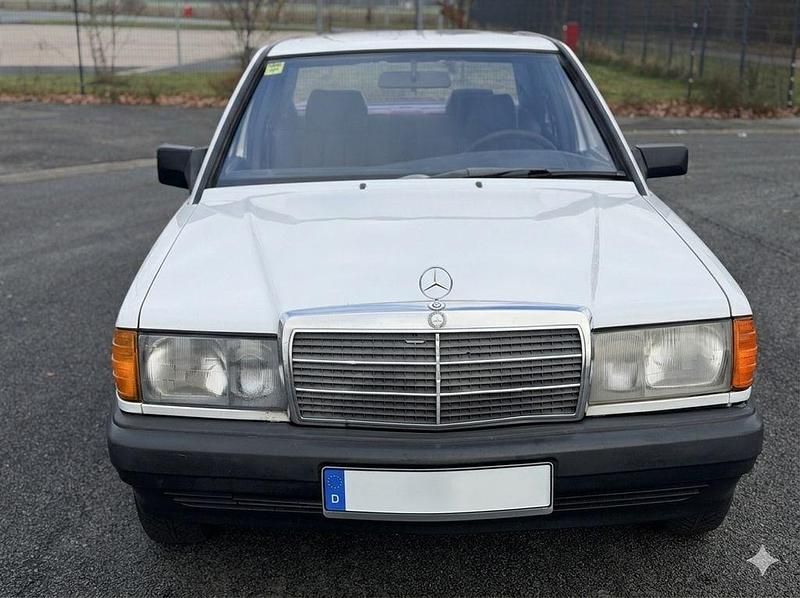 Gebraucht Mercedes 190 109 PS (80 kW) 1990 Blau Limousine