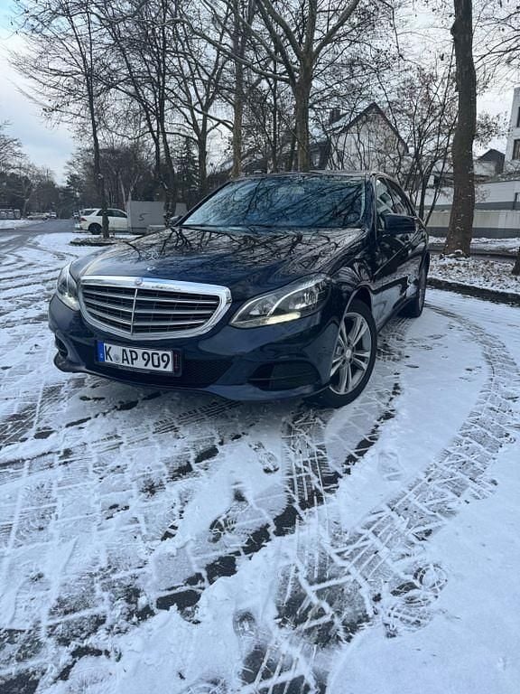 Gebraucht Mercedes E200 136 PS (100 kW) 2015 Blau Limousine