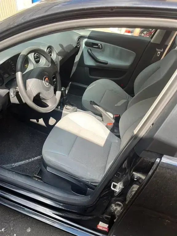 Używany Seat Ibiza Stella 75 KM (55 kW) 2003 Czarny Hatchback