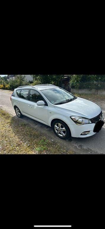 Weiß Gebraucht 2012 Kia Ceed Sportswagon Kombi | 5.999 € (Fairer Preis) - Bild 1/4