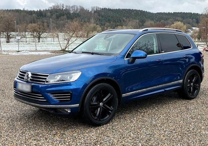Gebraucht VW Touareg Executive 262 PS (192 kW) 2017 Blau SUV