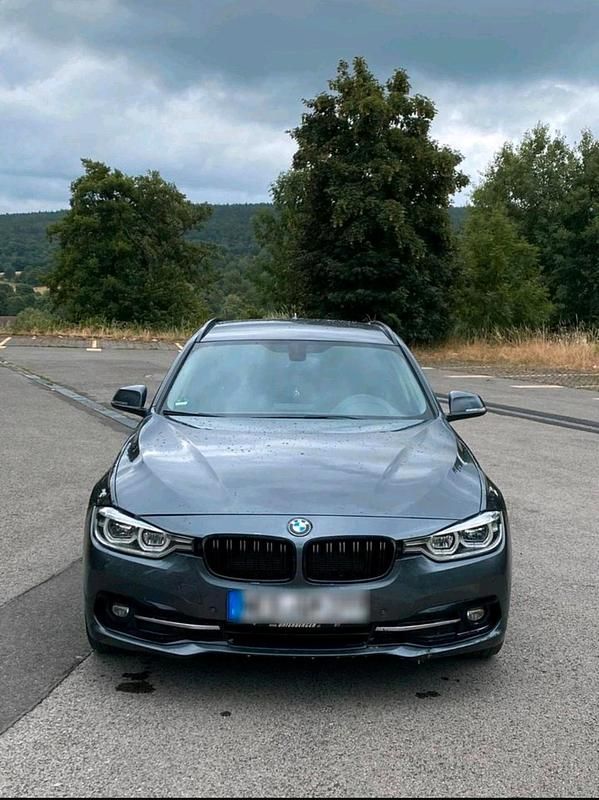 Grau Gebraucht 2018 BMW 318 Sport Line Kombi | 9.800 € (Guter Preis) - Bild 1/4